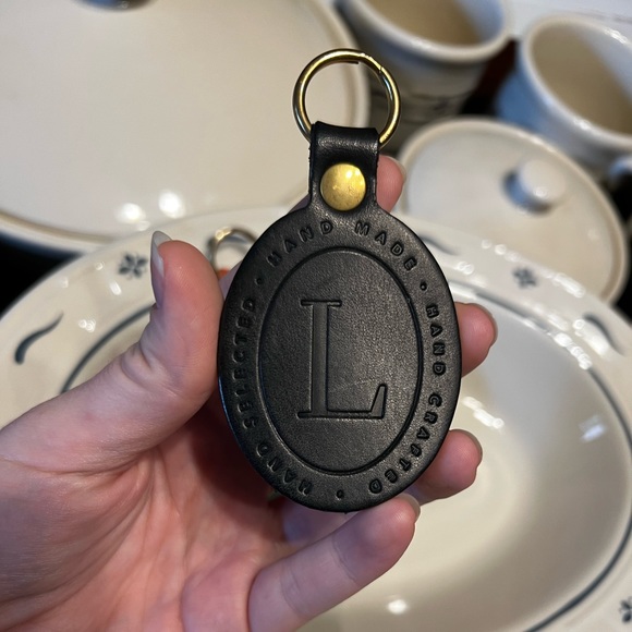 Genuine leather Longaberger key fob - Picture 4 of 9